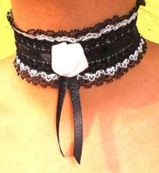 Collarino gothic con rosa