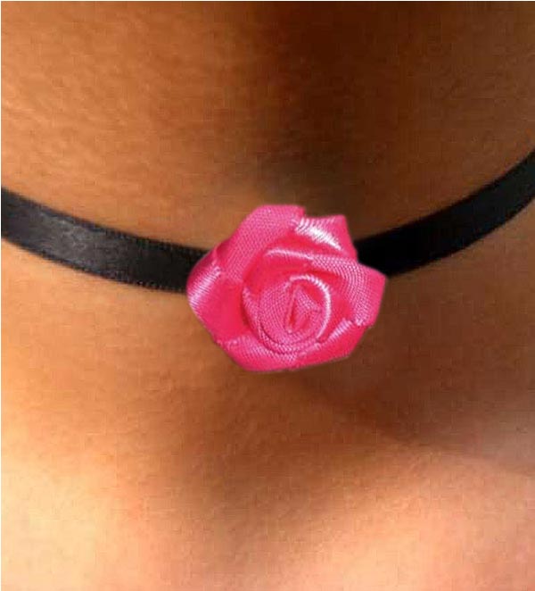 Collarino nero con rosa fucsia