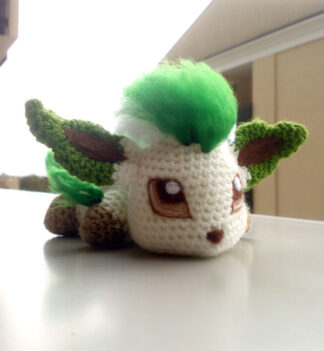 leafeon peluche sdraiato