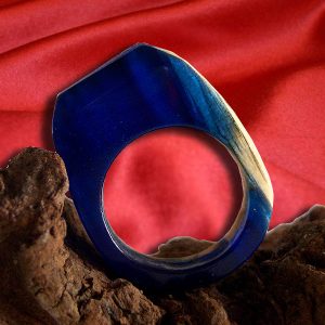 Anello blu in resina e legno