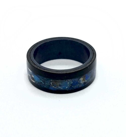Anello-con-intarsio-stellato Anello in legno nero "notte stellata"