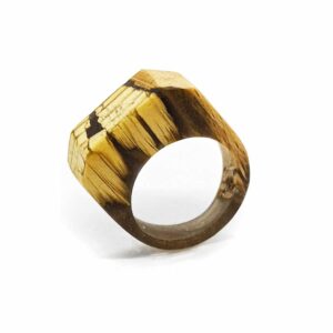 Anello in legno e resina