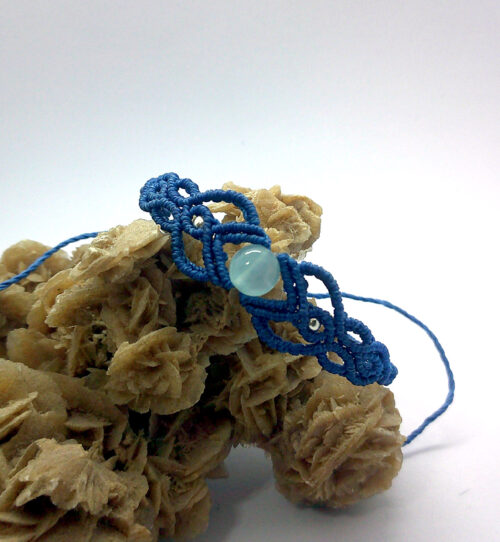 Bracciale in macramè con perla centrale