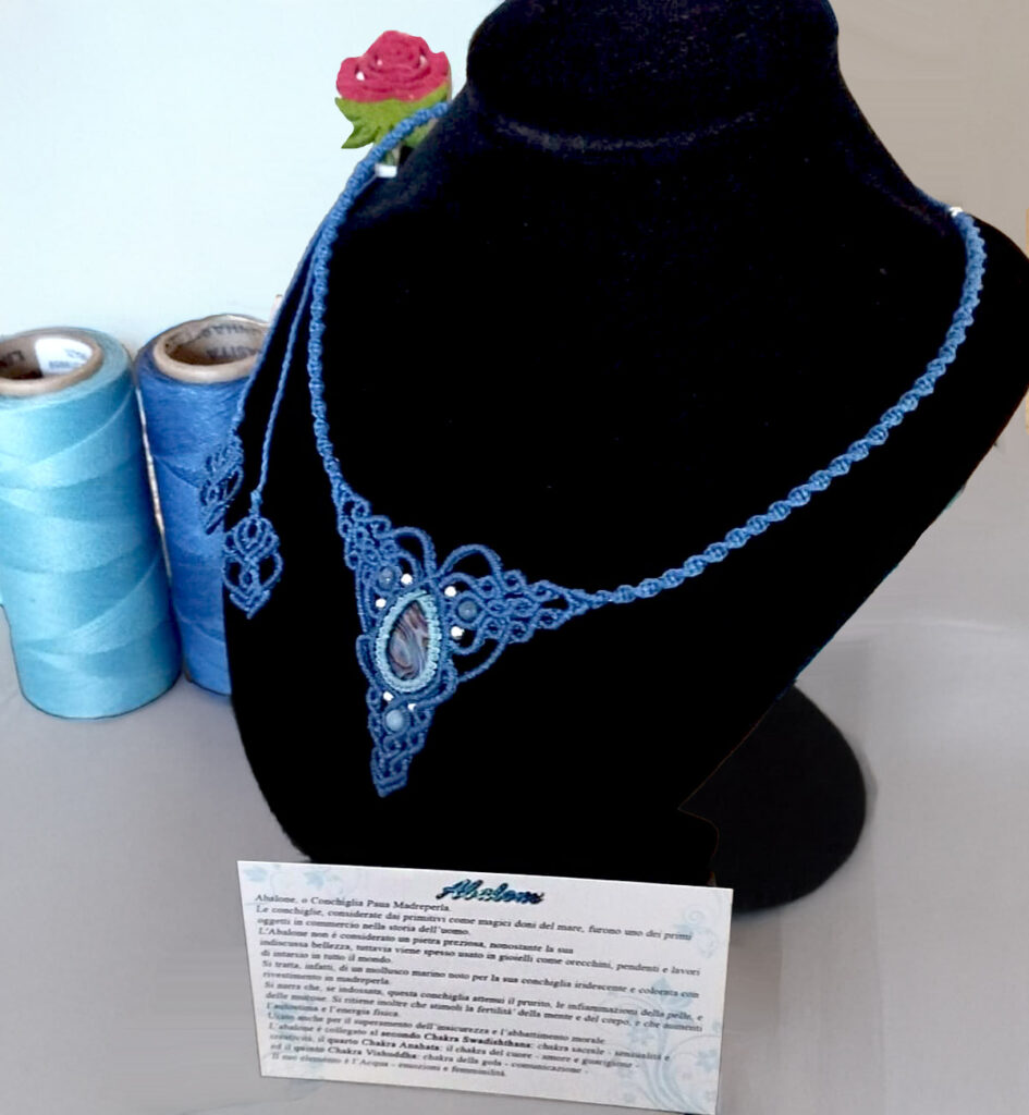 Collana macramè "Lumen Maris" con pietra di abalone