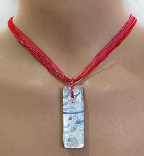 Collana con pendente lungo in vetro