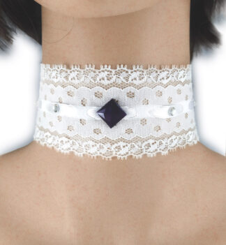 Collarino bianco con più punti luce e gemma a rombo