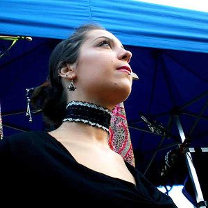 Collarino pizzo bianco e nero con goccia