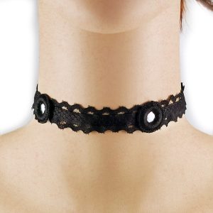 Collarino con bottoni punto luce