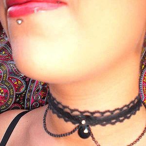 Collarino in pizzo con punto luce