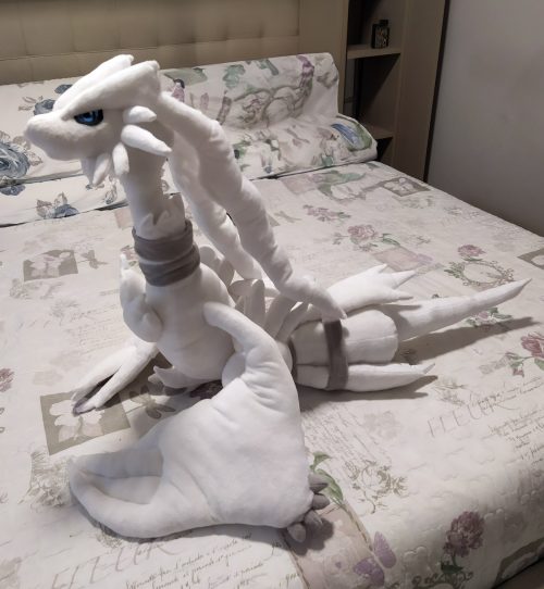 Peluche pokemon Reshiram gigante