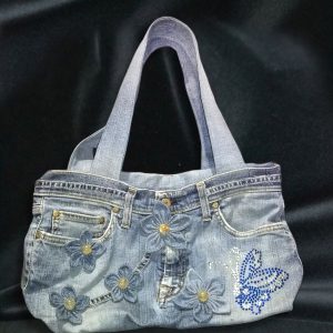 borsa-di-jeans-con-fiori borsa di jeans con fiori e strass