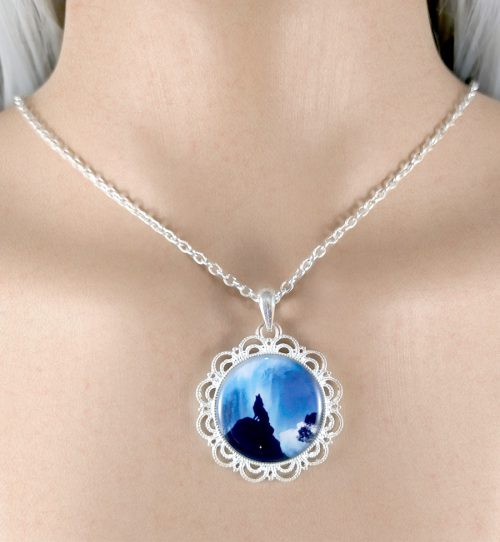 Collana pendente: lupo su montagna