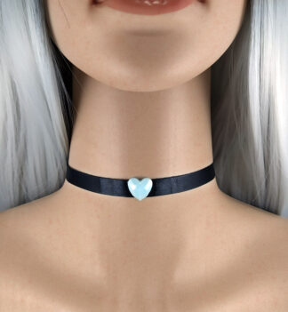 Collarino in raso nero con cuore