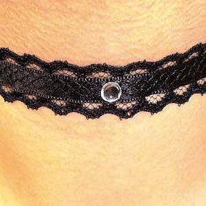 Collare in pizzo con punto luce