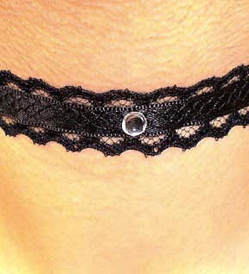 Collare in pizzo con punto luce