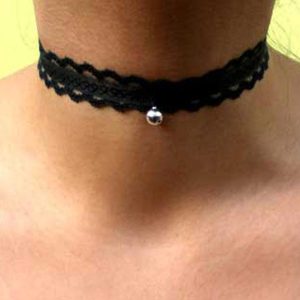 Collarino in pizzo con sonaglio piccolo