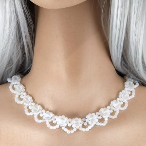 Girocollo di perle bianche opache