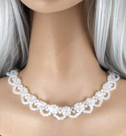 Girocollo di perle bianche opache