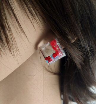 Orecchini quadrati con fiori e strass