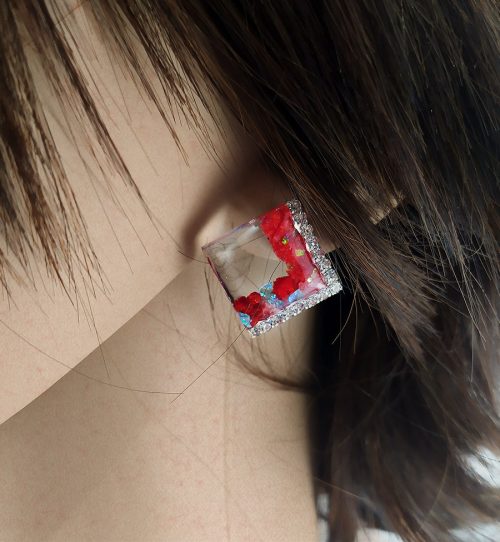 Orecchini quadrati con fiori e strass