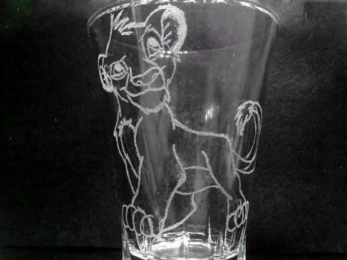 Simba: bicchiere inciso